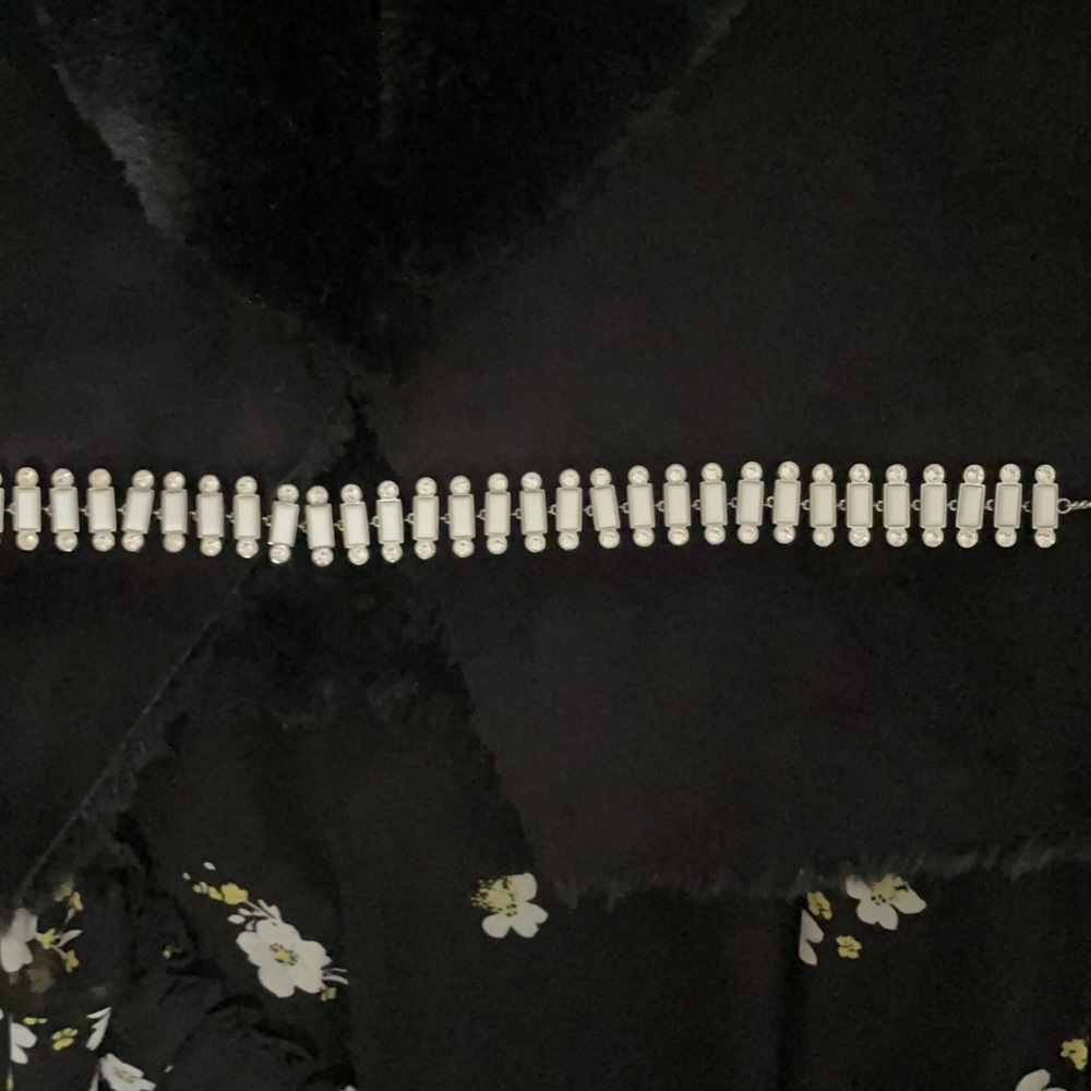 Beautiful White and Gem Necklace Excellent Condition Only Worn Once